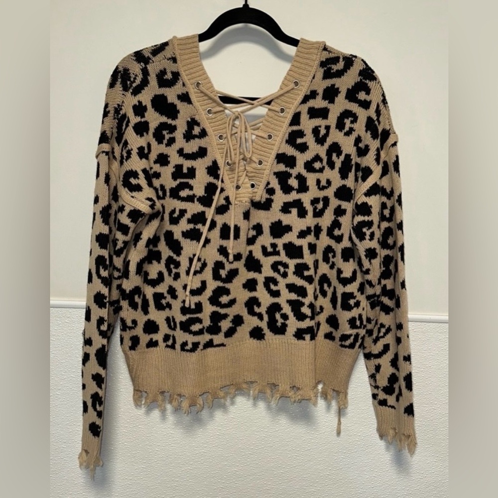 NWOT Willow moon Tan and Black Leopard V-Neck Sweater